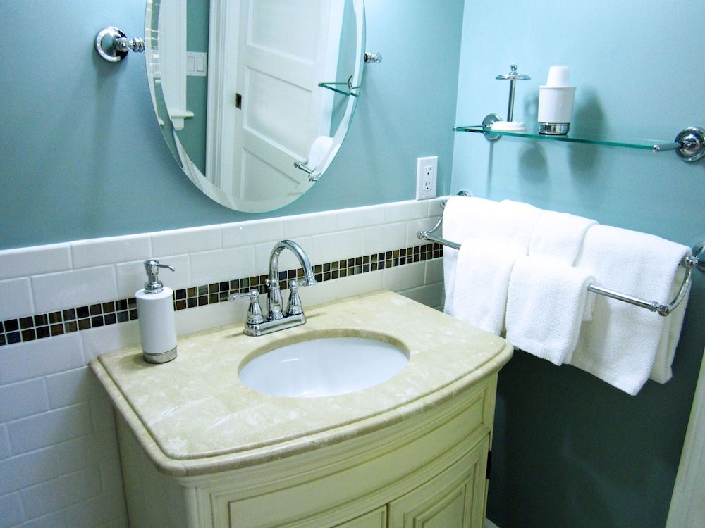 Baldwinsville B&B Deluxe Suite, 1 Queen Bed, Balcony, Ground Floor 6