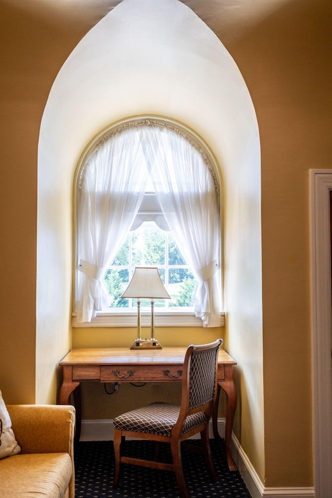 Mimslyn Inn Historic Hotels Of America Skyline Suite 6