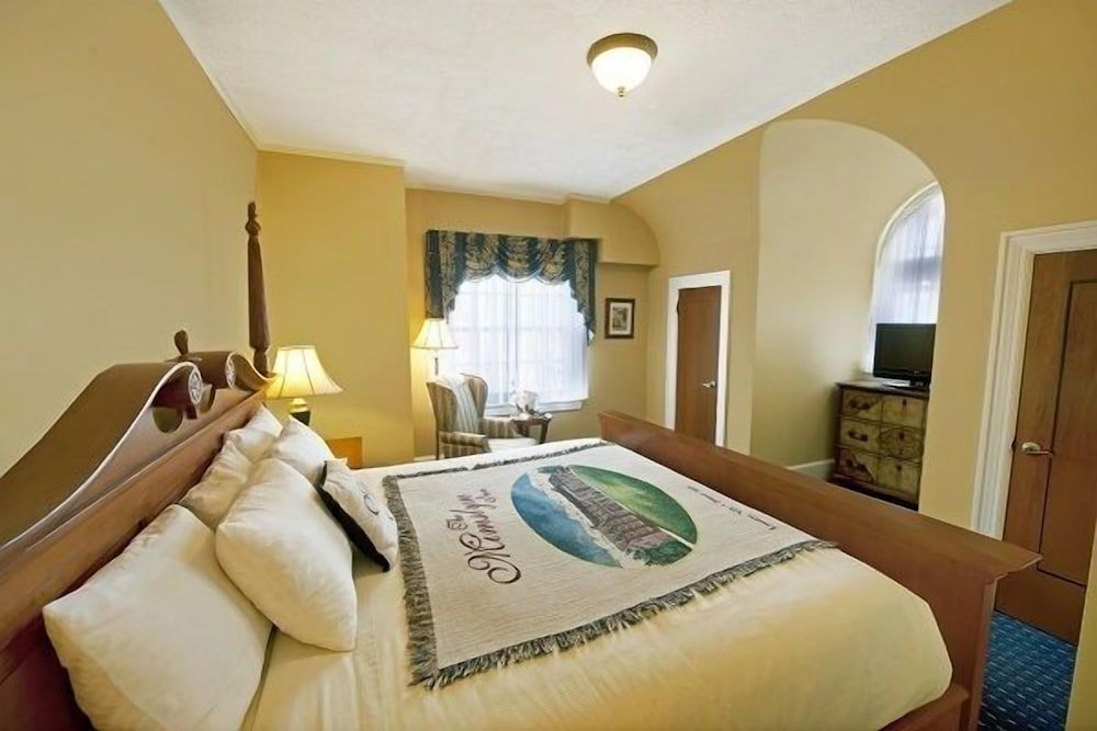 Mimslyn Inn Historic Hotels Of America Skyline Suite 3