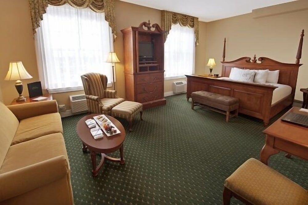 Mimslyn Inn Historic Hotels Of America Blue Ridge Suite, Accessible