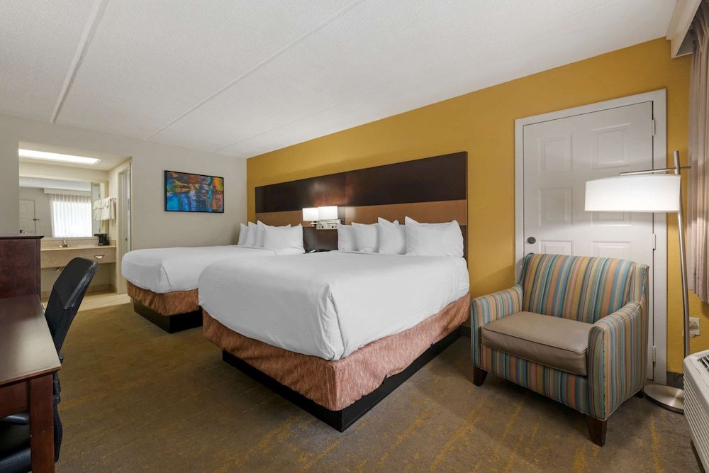 Best Western Inn Of Palatka Standard Room, 2 Queen Beds, Smoking, Refrigerator & Microwave 2