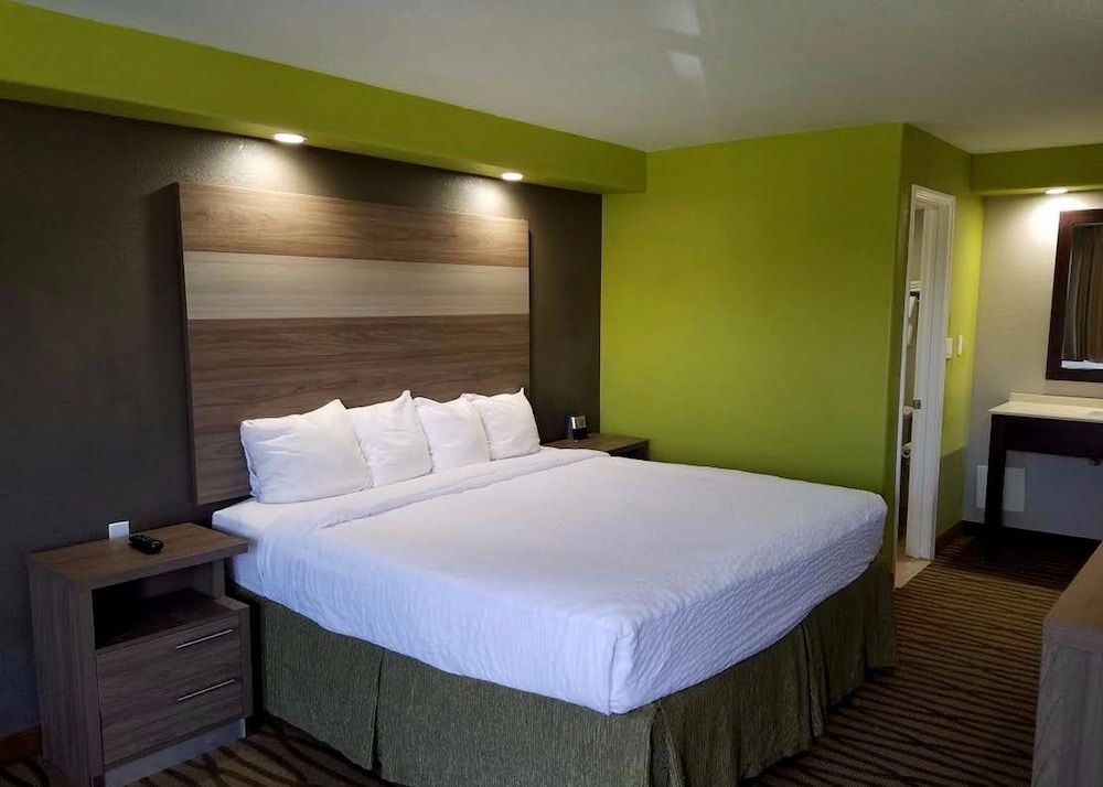 Seabreeze Inn Deluxe Room, 1 King Bed, Accessible, Non Smoking 4