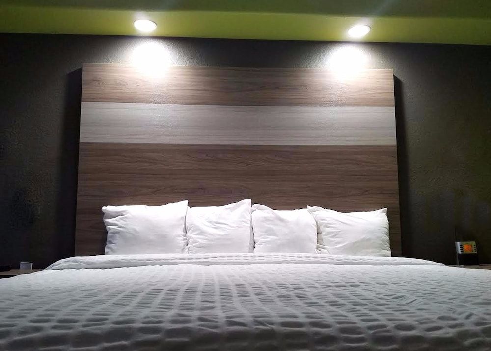 Seabreeze Inn Deluxe Room, 1 King Bed, Accessible, Non Smoking