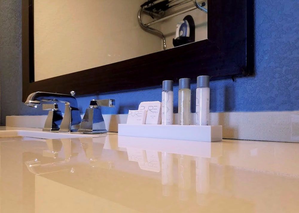 Seabreeze Inn Deluxe Room, 2 Queen Beds, Smoking 14