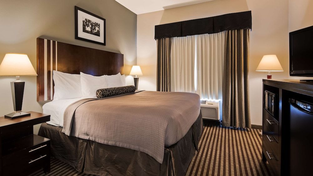Suite, 1 King Bed, Accessible, Jetted Tub