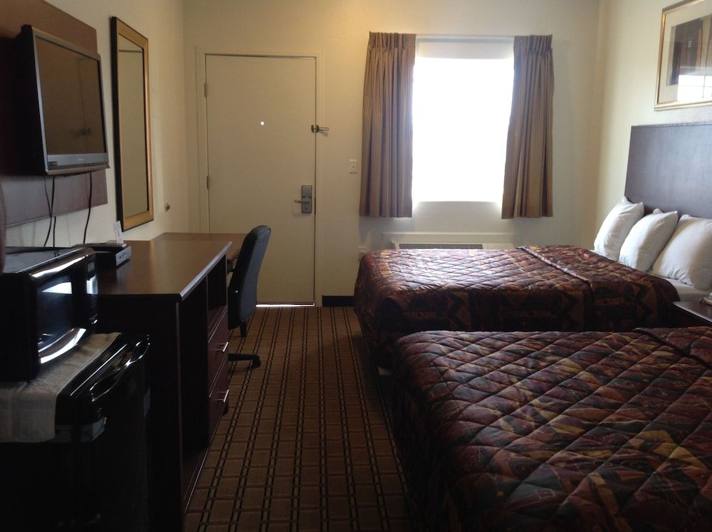 America Inn & Suites Deluxe Double Room 2