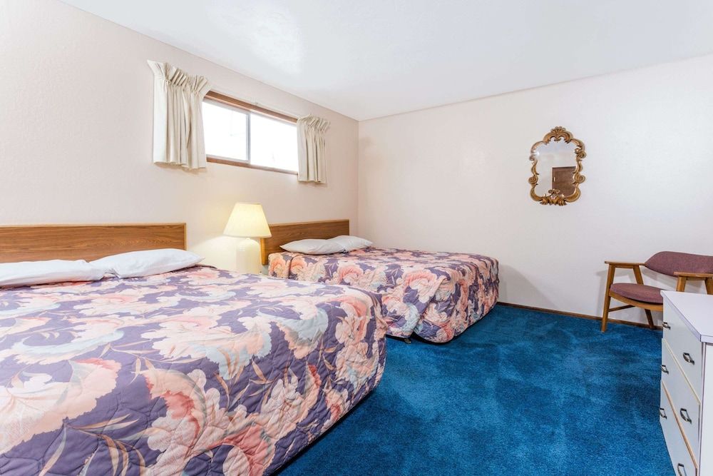 Knights Inn Boardman Suite, 2 Queen Beds 2