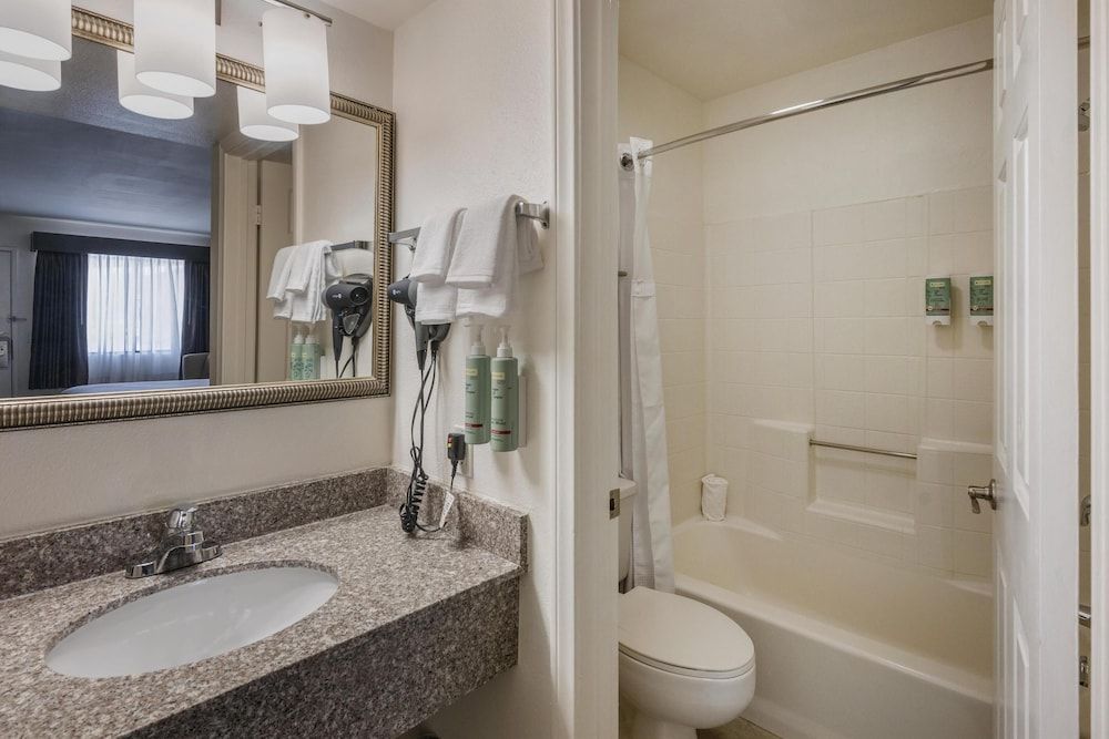 Best Western Pahrump Oasis Standard Room, 1 King Bed, Non Smoking 4