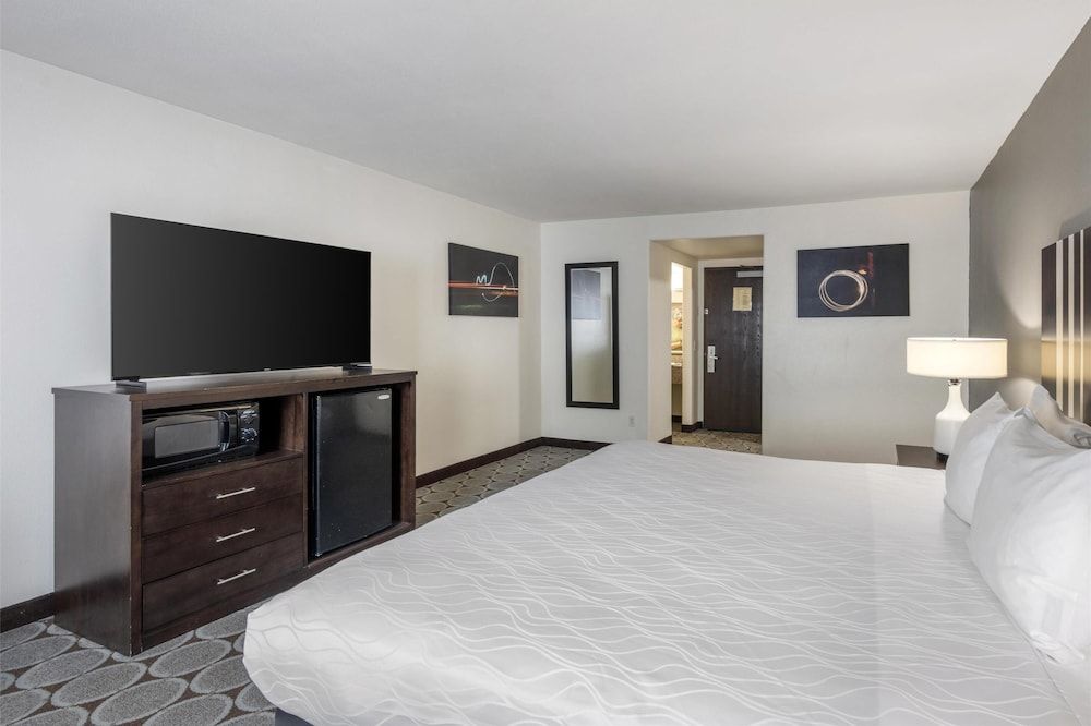 Suite, 1 King Bed, Non Smoking, Refrigerator & Microwave