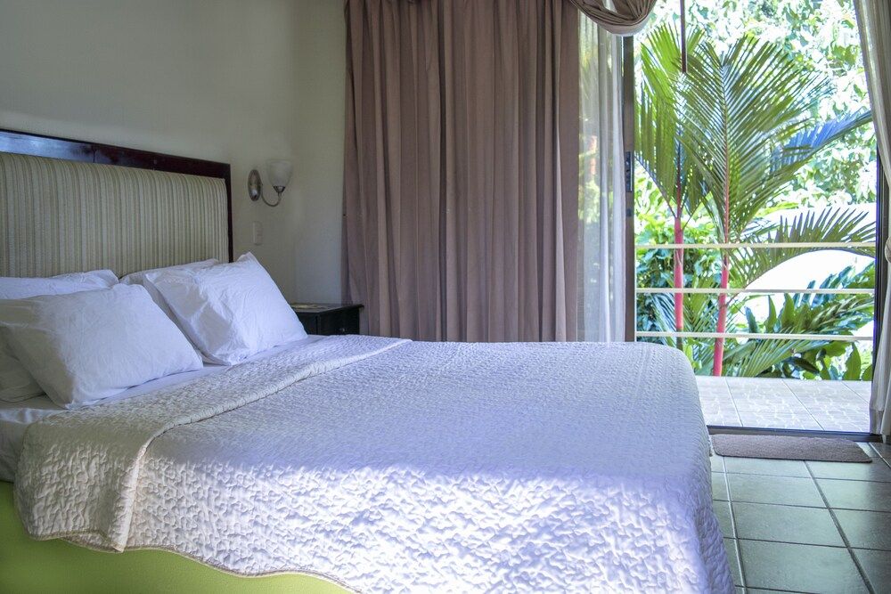 Economy Quadruple Room, Pool View