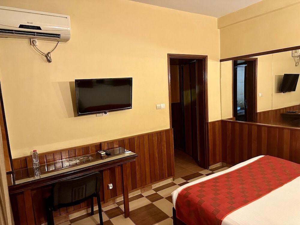 YaahoT Hotel Suite 3