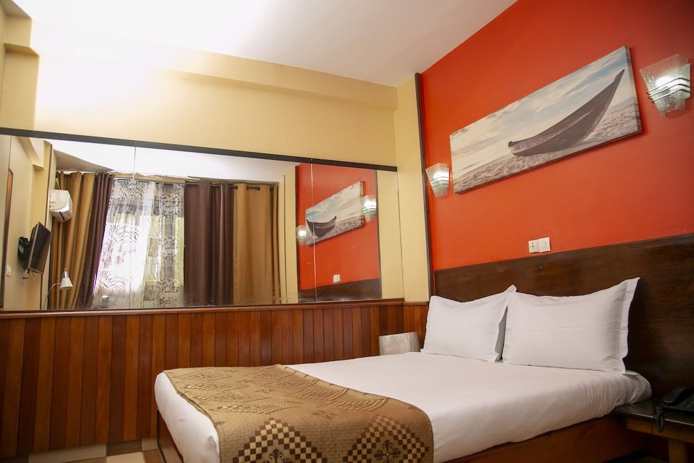 YaahoT Hotel Standard Room 4