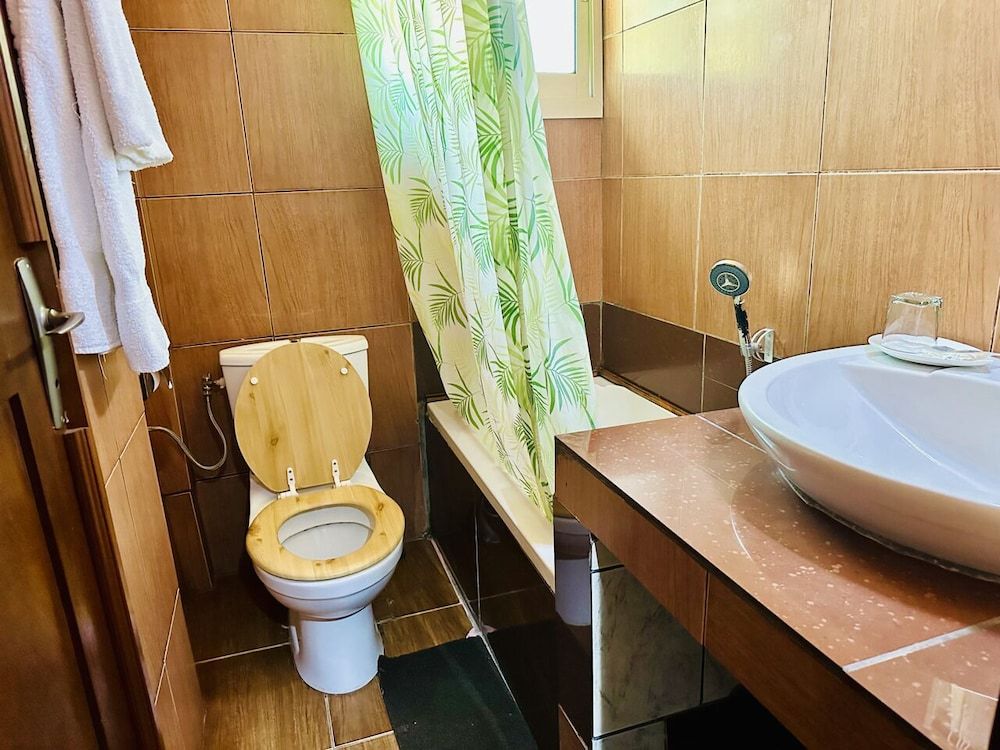 YaahoT Hotel Double Room, Refrigerator 5