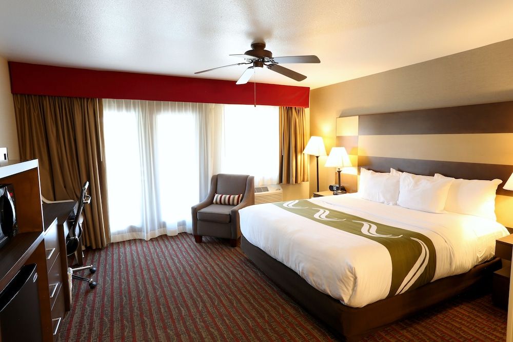 Standard Room, 1 King Bed, Non Smoking, Balcony