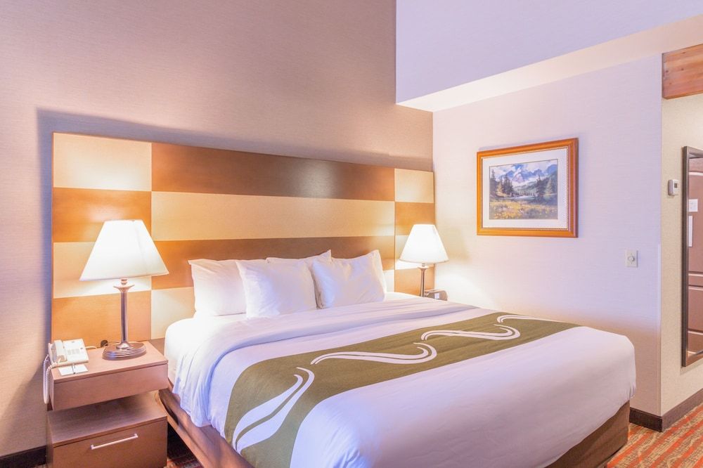 Quality Inn near Rocky Mountain National Park Standard Room, 1 King Bed, Non Smoking, Ground Floor 3