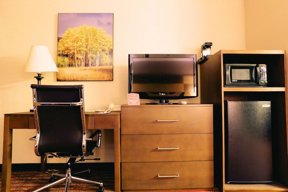 Quality Inn near Rocky Mountain National Park Standard Room, 1 King Bed, Non Smoking, Ground Floor 14