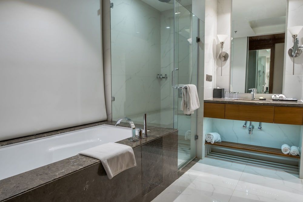 Sheraton Hyderabad Hotel Room, 2 Twin Beds 4