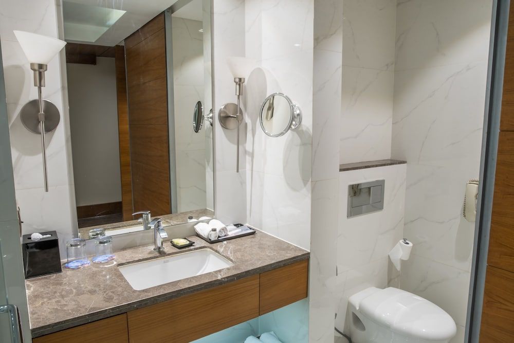 Sheraton Hyderabad Hotel Room, 2 Twin Beds 3