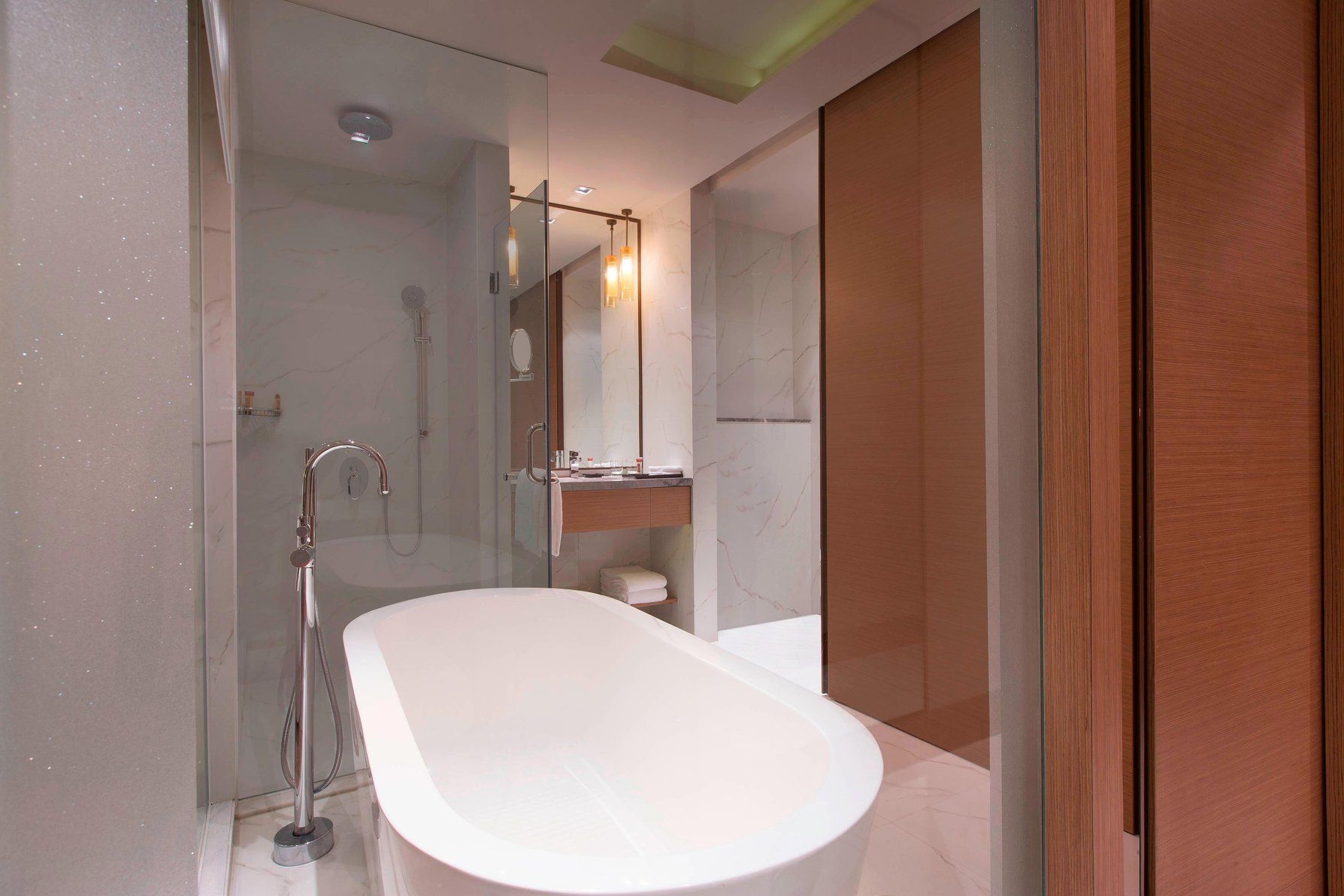 Guest Bathroom – Separate Shower & Tub
