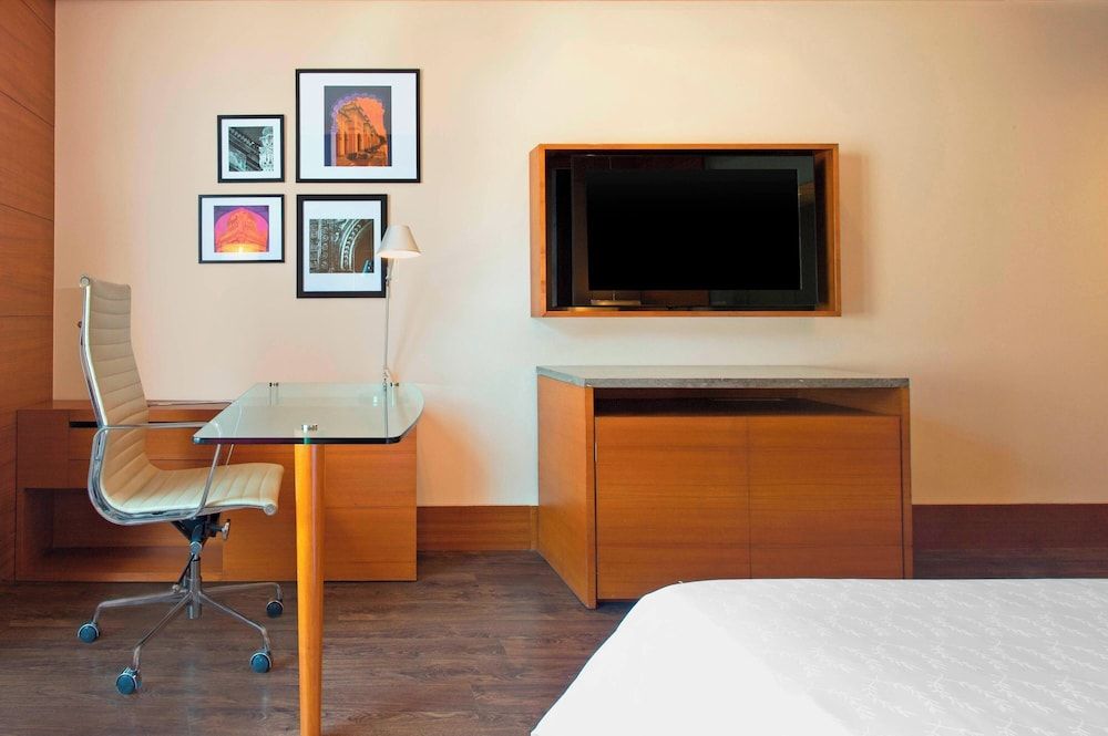 Sheraton Hyderabad Hotel Room, 1 King Bed 10