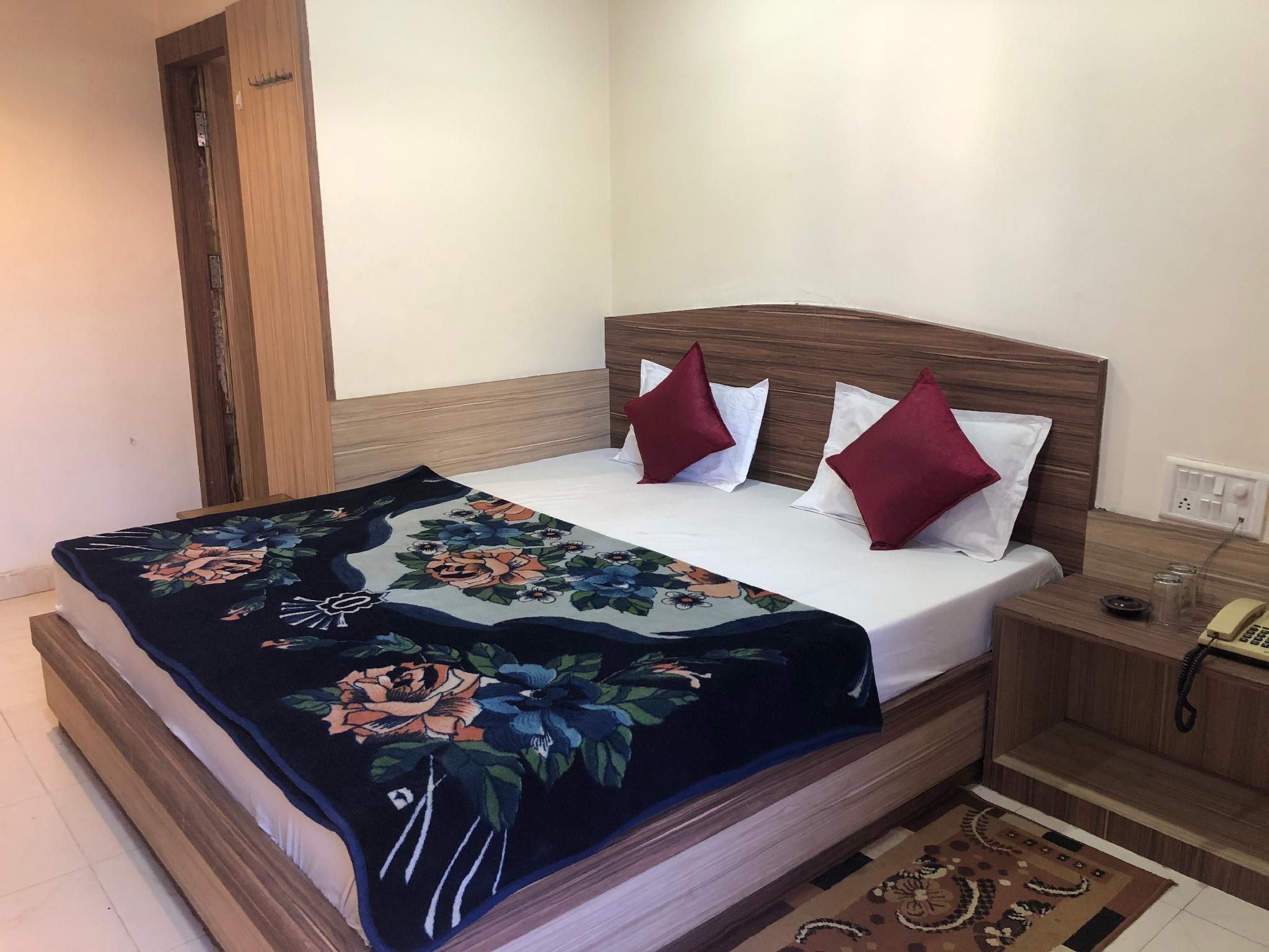 Satpura Safari Deluxe Non AC 2