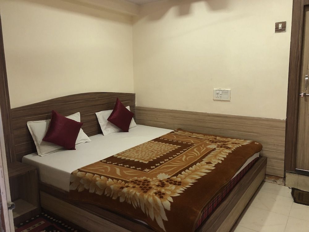 Satpura Safari Deluxe Non AC 7