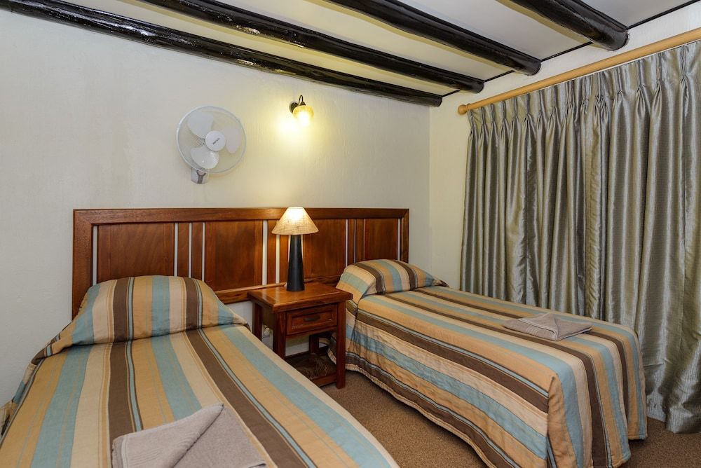 Dikhololo Four Bedroom Chalet with Patio 2