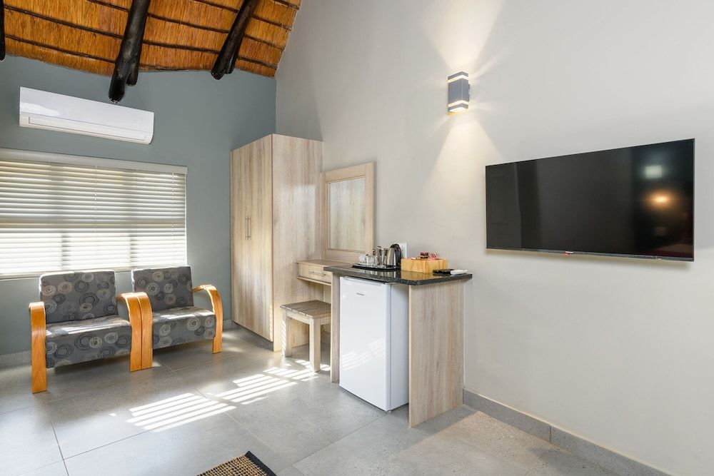 Dikhololo Double Room 7