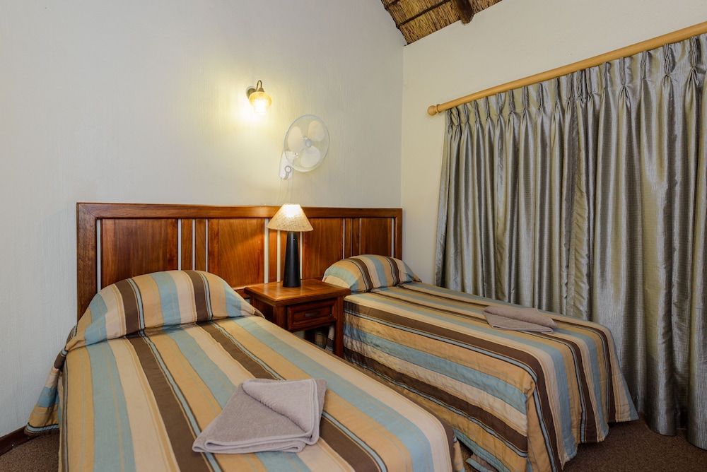 Dikhololo Four Bedroom Chalet with Patio