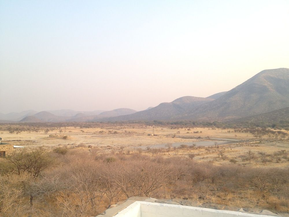 Düsternbrook Safari Guest Farm Chalet (Davidsdraai Chalet two) 5