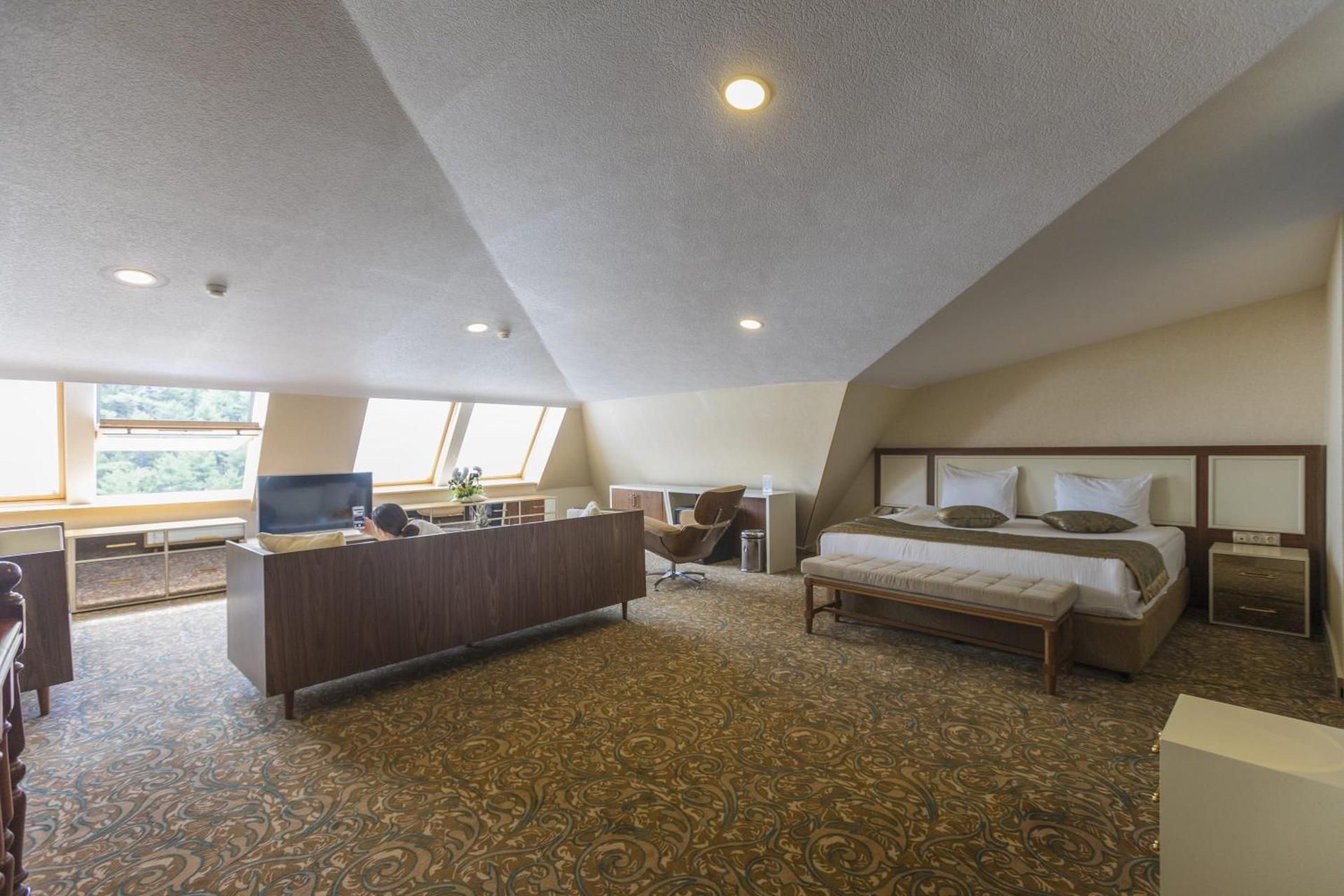 Deluxe Suite