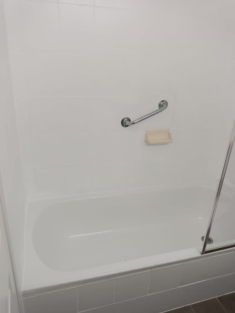 Club Motel Armidale Standard Queen Room 3