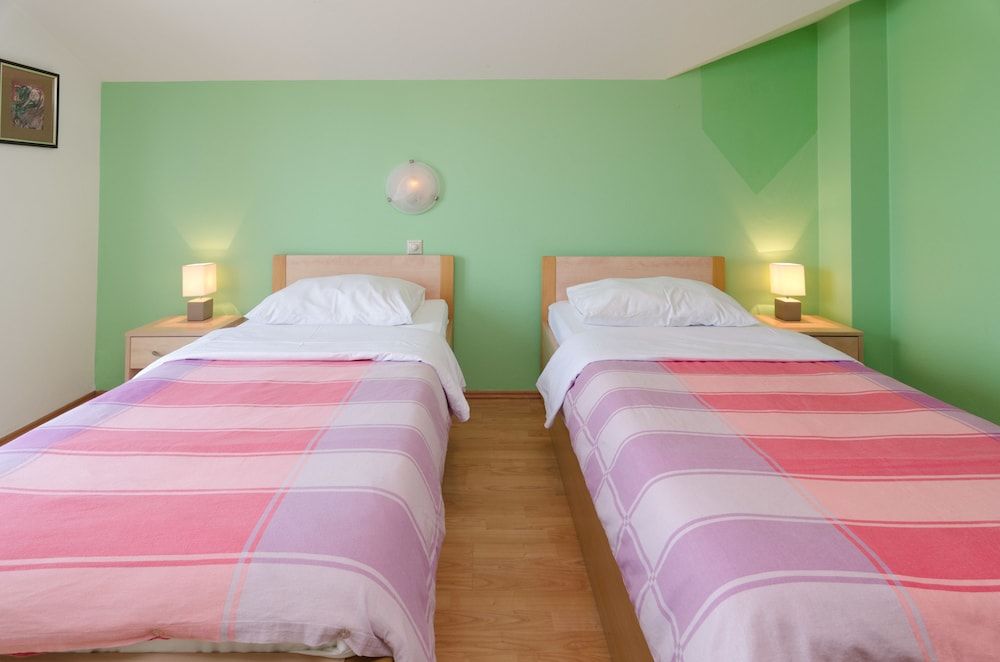 Standard Studio, 2 Twin Beds, Non Smoking, Courtyard View