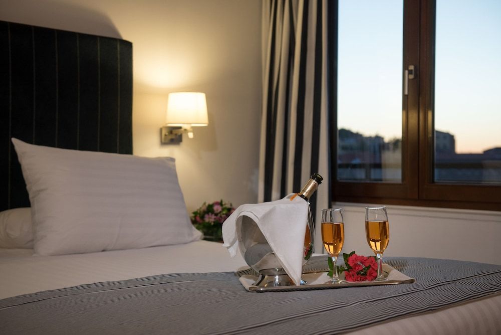 Porto Veneziano Hotel Suite, Sea View (Open Bath) 4