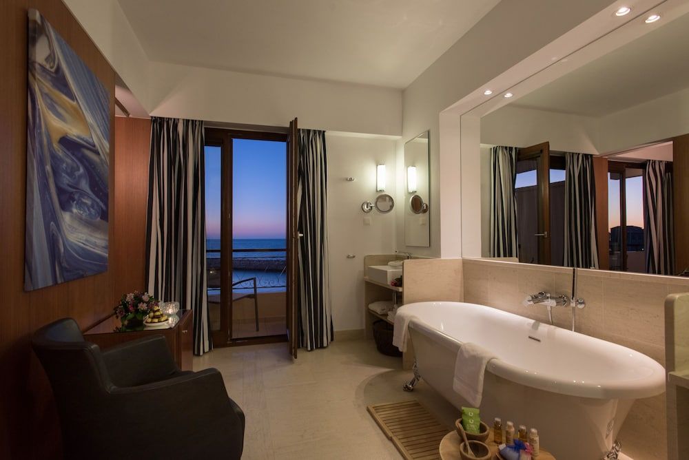 Porto Veneziano Hotel Suite, Sea View (Open Bath) 6