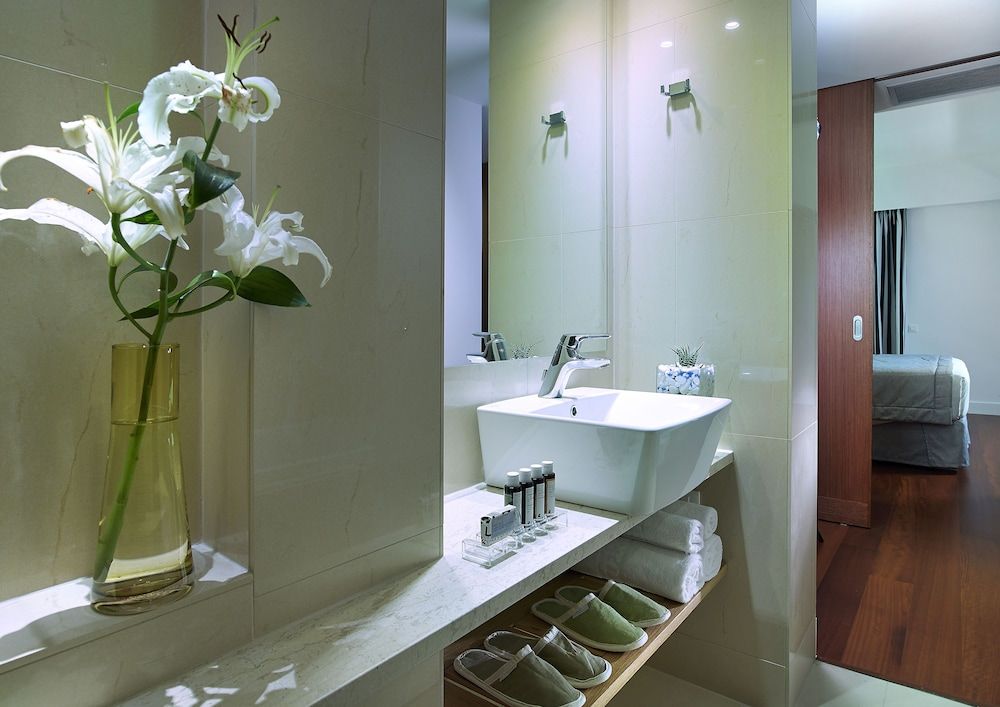 Porto Veneziano Hotel Classic Triple Room 5