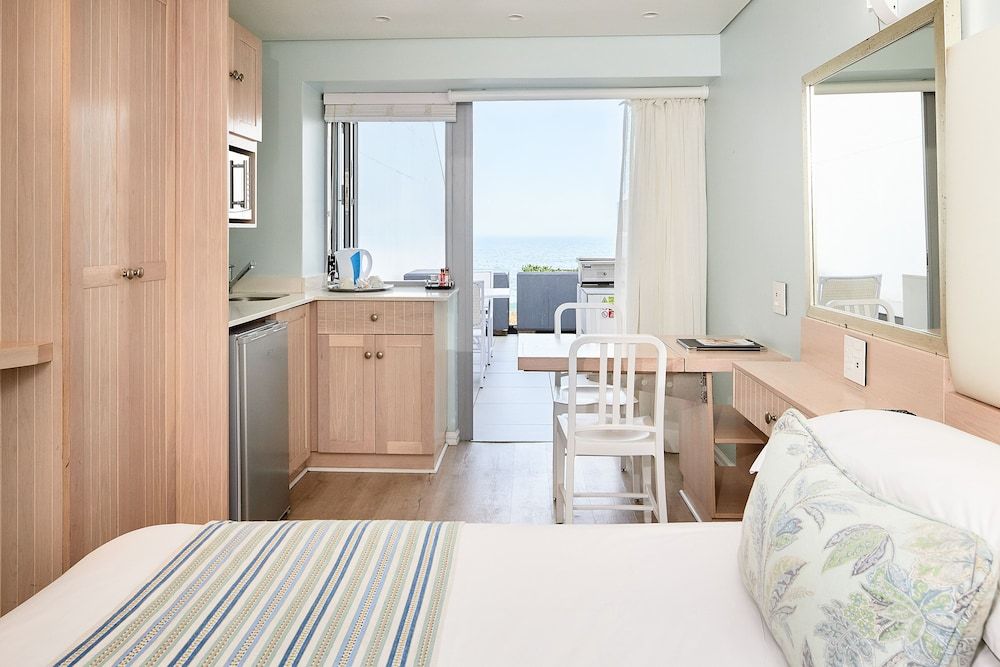 First Group La Montagne Double Room, 1 King Bed, Sea View 10