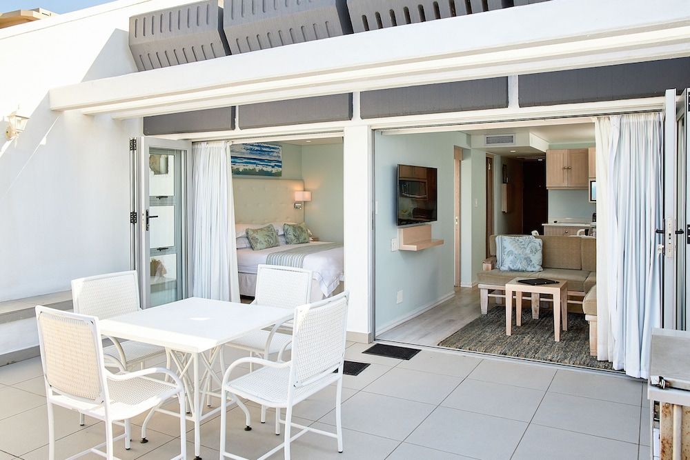 First Group La Montagne Apartment, 2 Bedrooms, Sea View 13