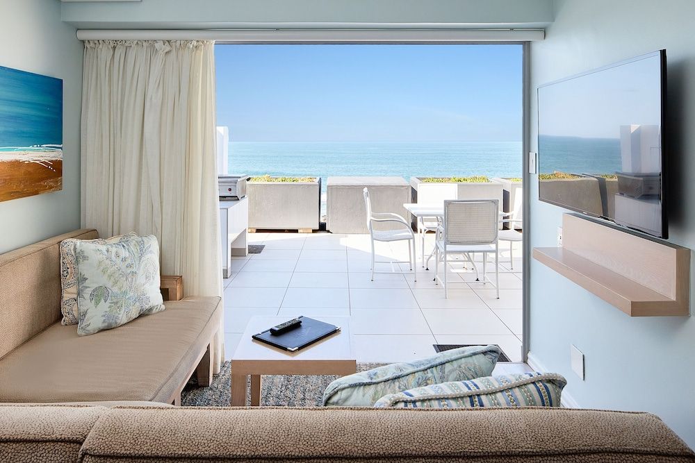 First Group La Montagne Apartment, 2 Bedrooms, Sea View 9