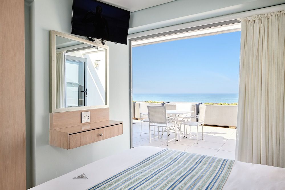 First Group La Montagne Apartment, 2 Bedrooms, Sea View 12