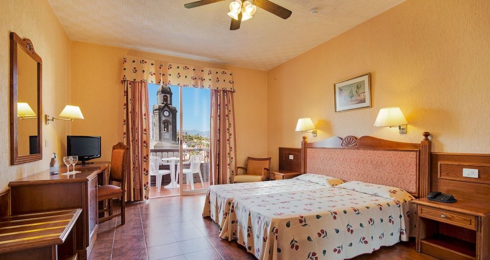 Hotel Monopol Double Room, Balcony 3