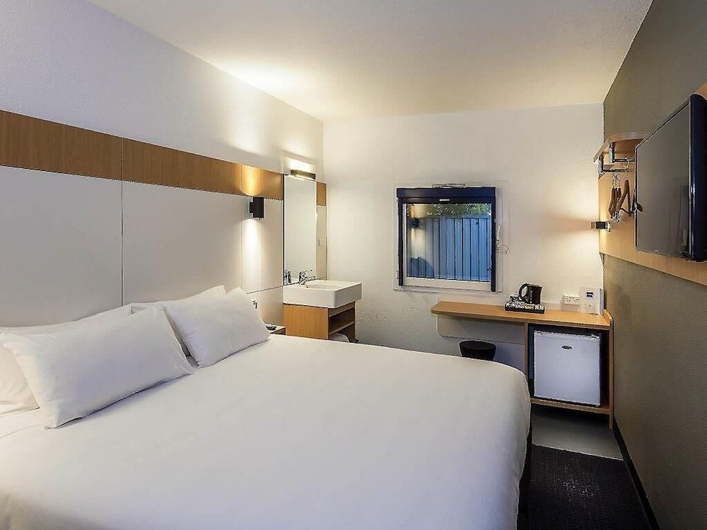 Standard Room, 1 Queen Bed