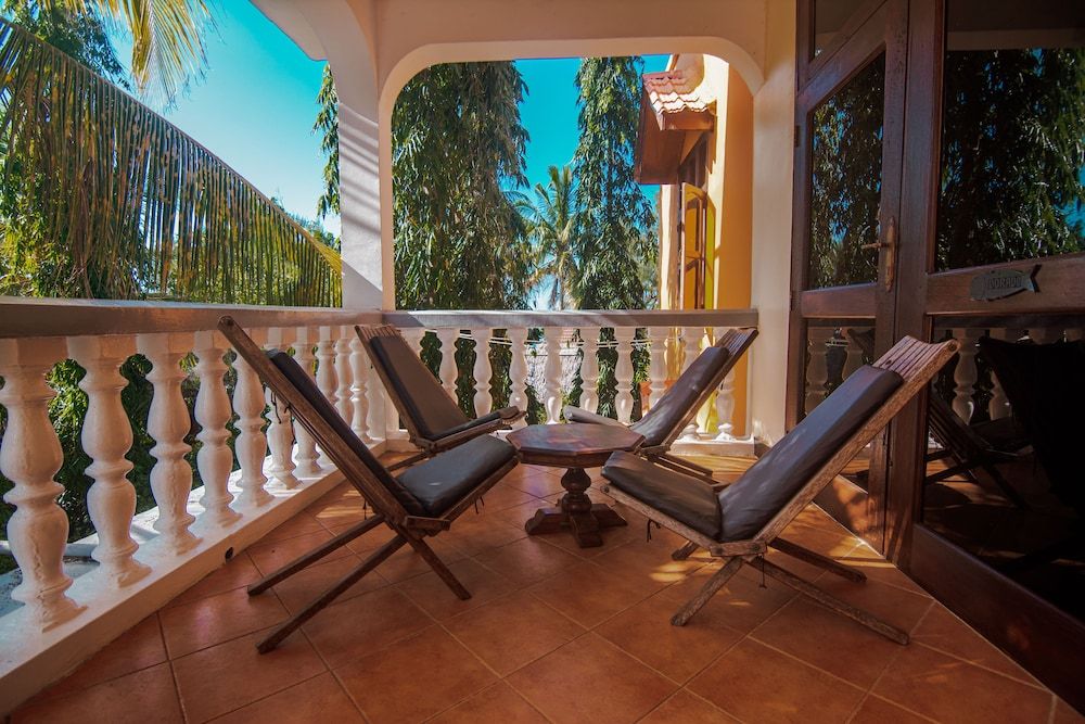 Mnarani Beach Cottages Budget Double or Twin in Sharing Apartment 3