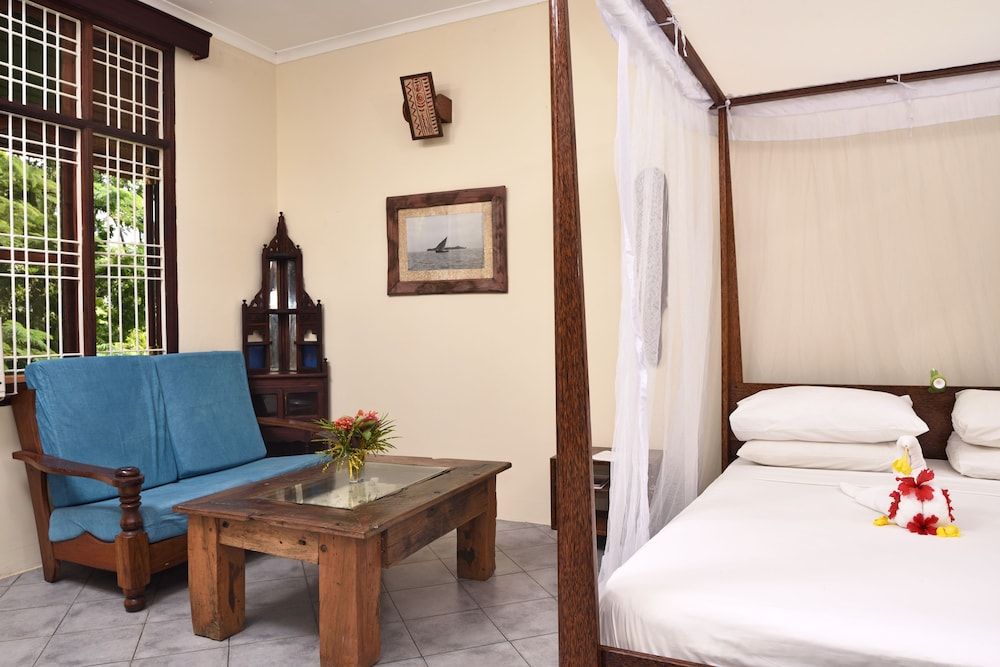 Mnarani Beach Cottages Large Deluxe Room Seaview