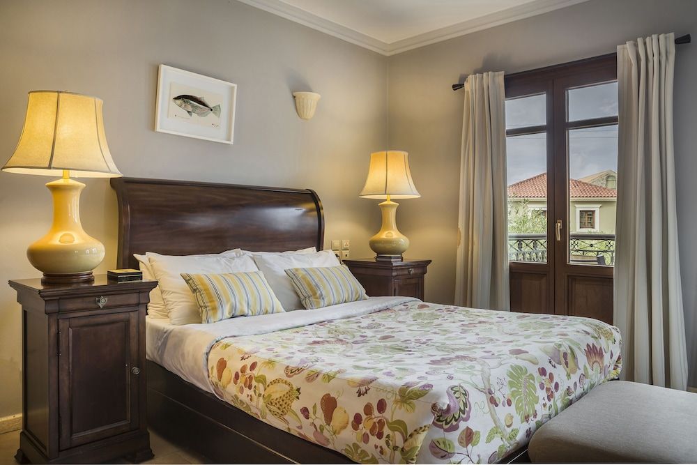 Suite, Courtyard View (105)