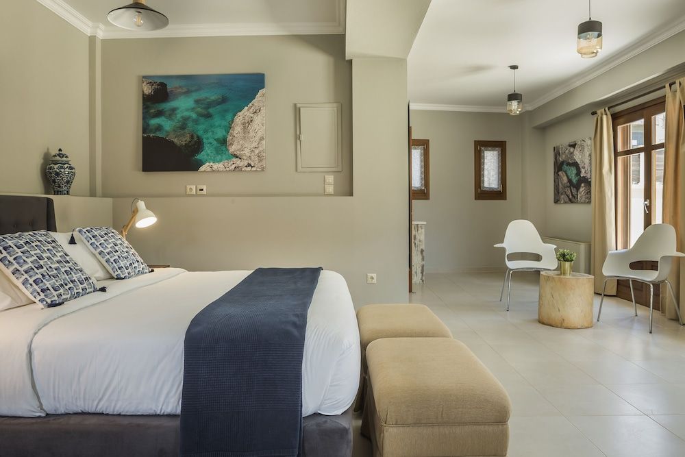Superior Suite, Courtyard View (No 112)