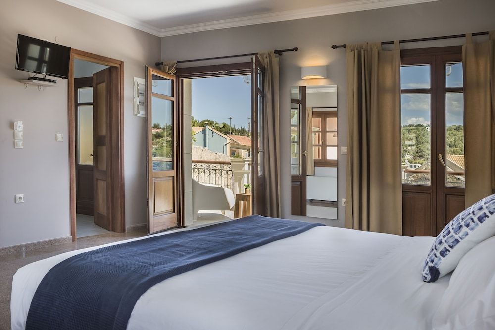 Suite (Partial Harbour View No 113 )