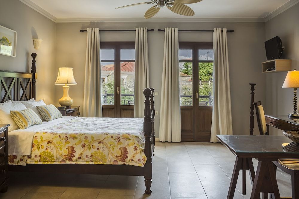 Superior Suite, Courtyard View (No 107)