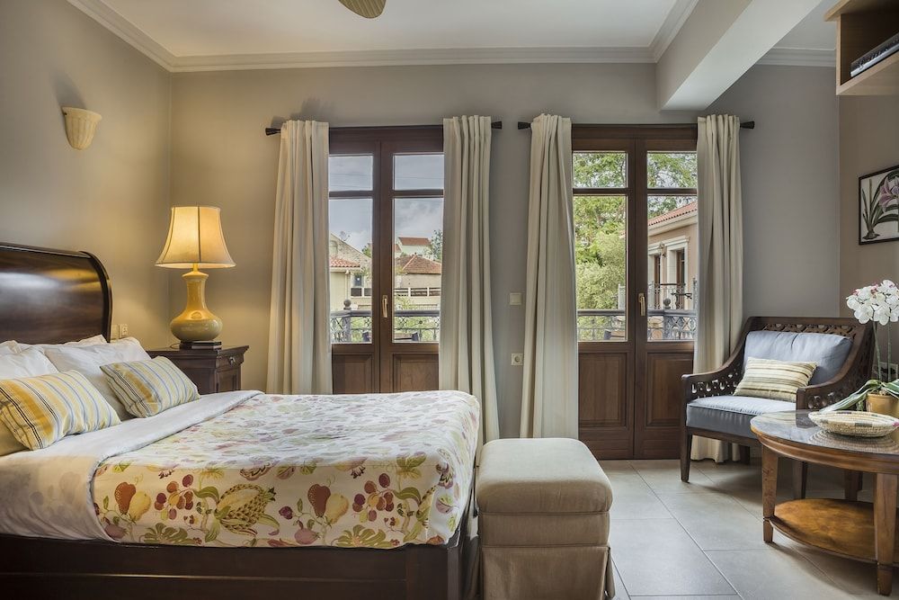 Suite, Courtyard View (105)