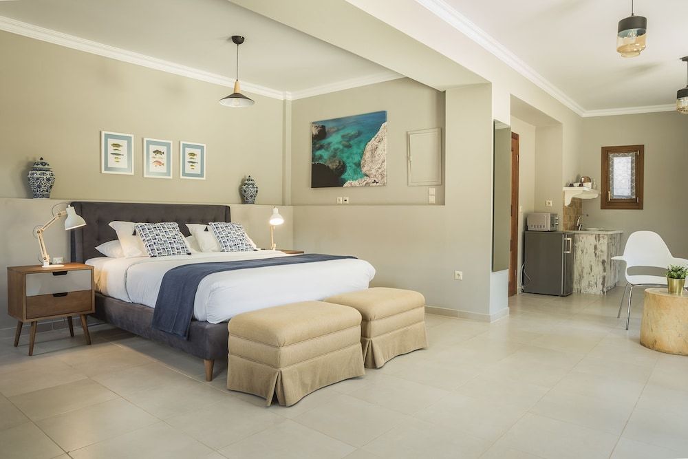 Superior Suite, Courtyard View (No 112)